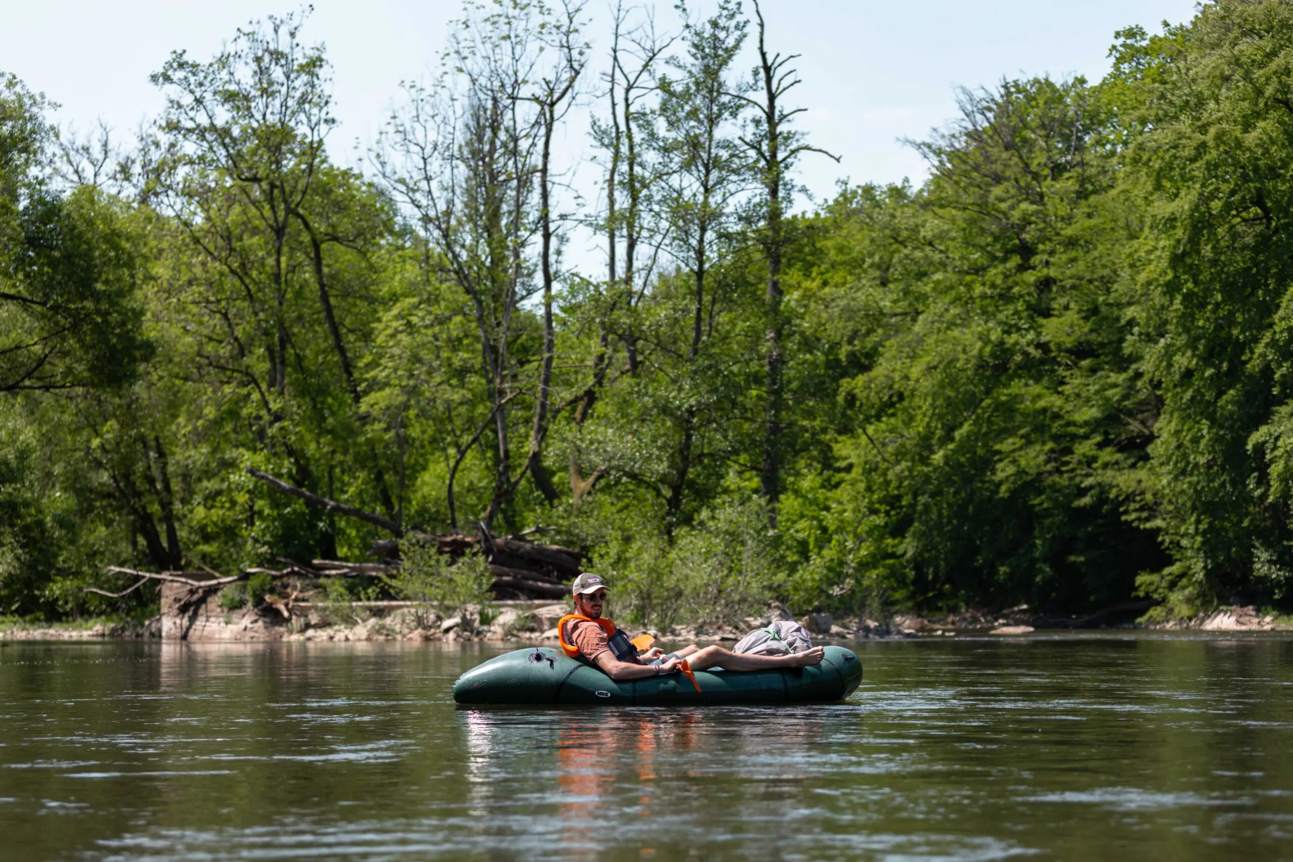Packraft trail Ardennes qui combine randonée et packrfat dans les Ardennes